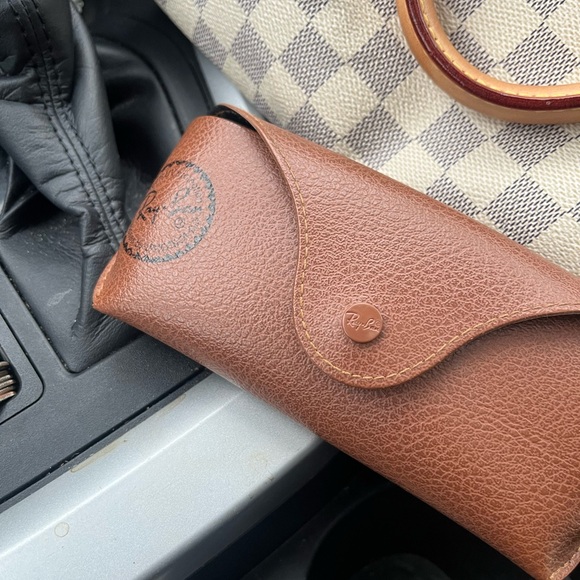 Ray-Ban RB2132 New Wayfarer sunglasses with case - Picture 10 of 12